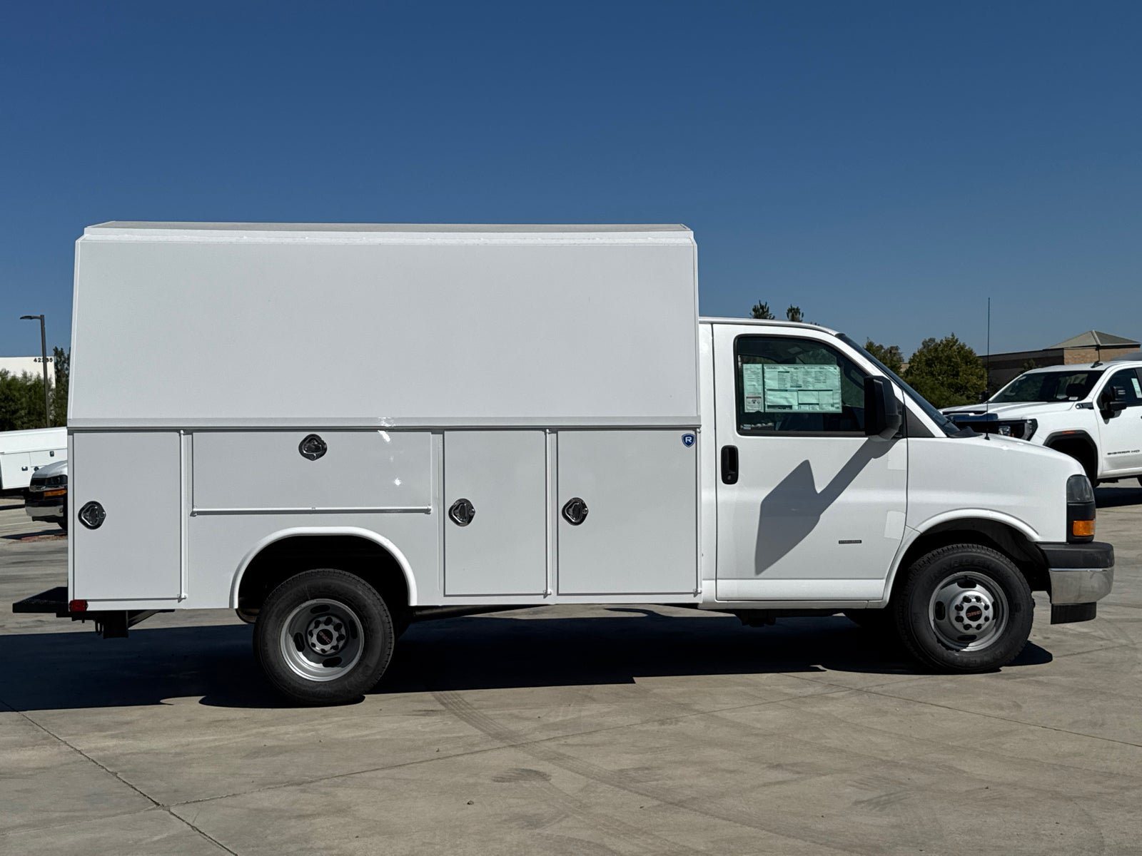 New 2025 GMC Savana 3500 w/ Power Convenience Package RWD image 7