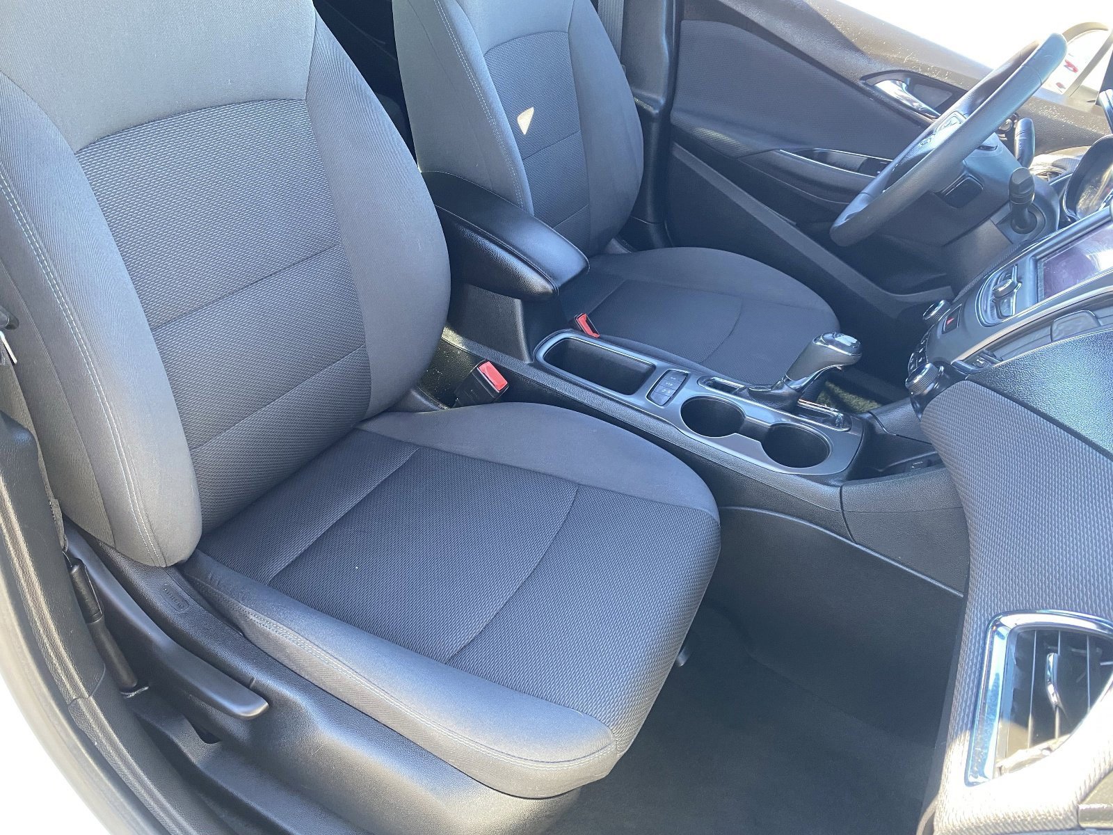 Used 2019 Chevrolet Cruze LT w/ Convenience Package image 11