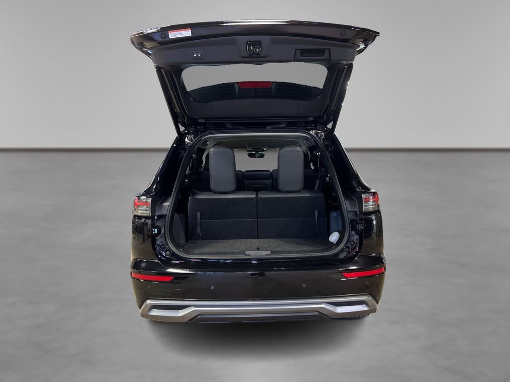 Used 2025 Mitsubishi Outlander SE image 11