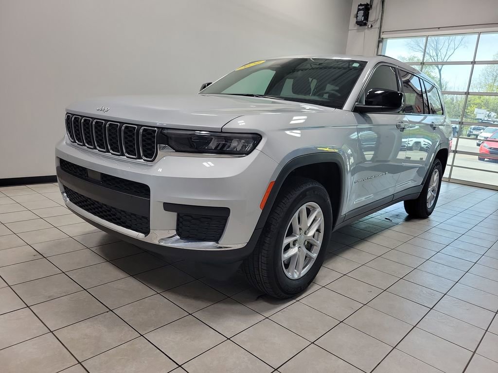 Used 2024 Jeep Grand Cherokee L Laredo AWD/4WD image 3