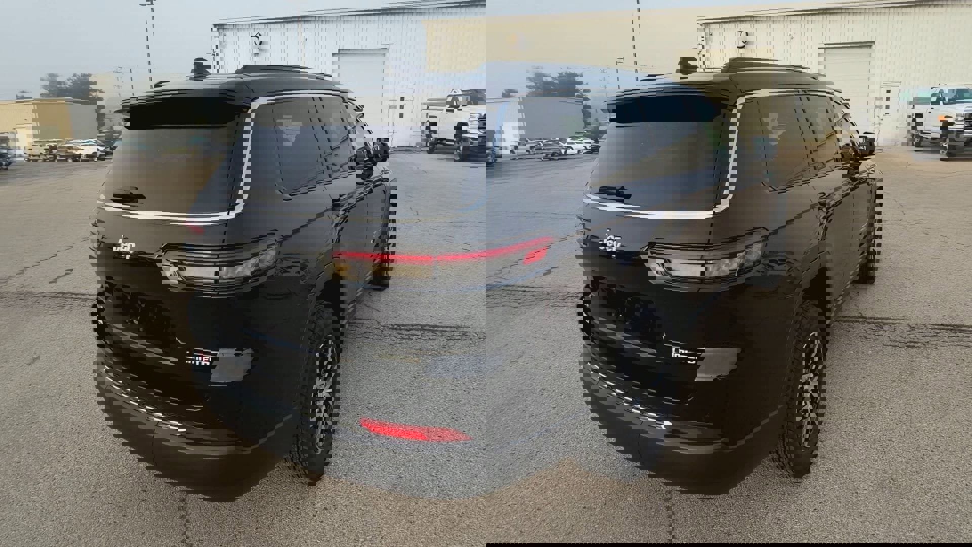 Used 2025 Jeep Grand Cherokee L Limited image 8