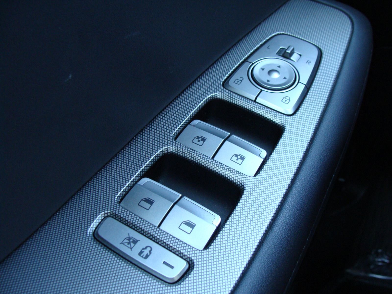 Used 2022 Hyundai Palisade Limited w/ Cargo Package image 34