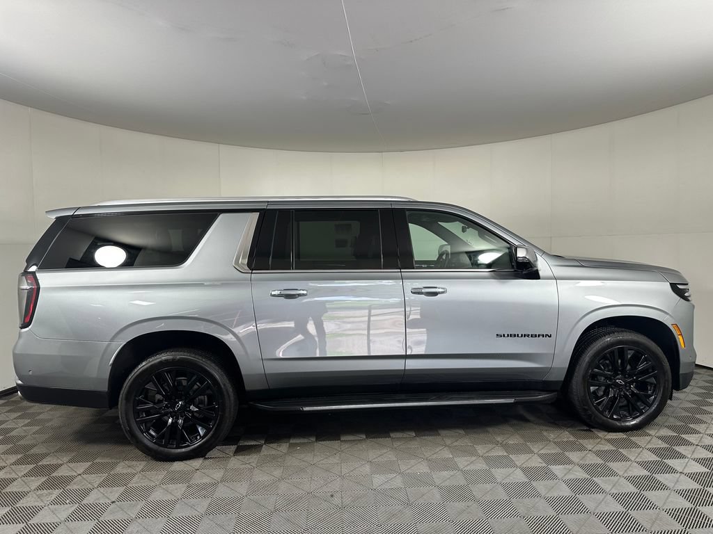Used 2025 Chevrolet Suburban Premier AWD/4WD image 6
