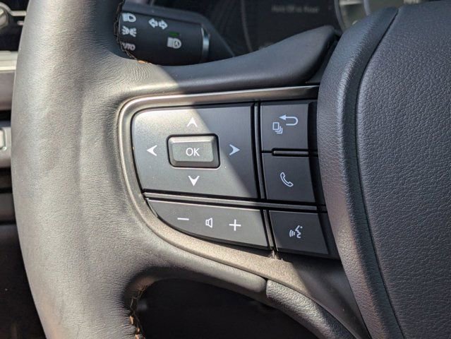 Used 2022 Lexus UX 200 w/ Accessory Package (Z1) FWD image 17