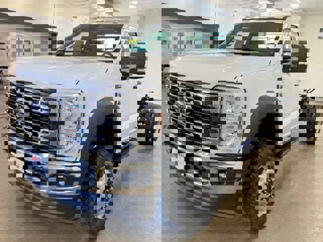 New 2026 Ford F550 4x4 Regular Cab Super Duty w/ XL Chrome Package image 4