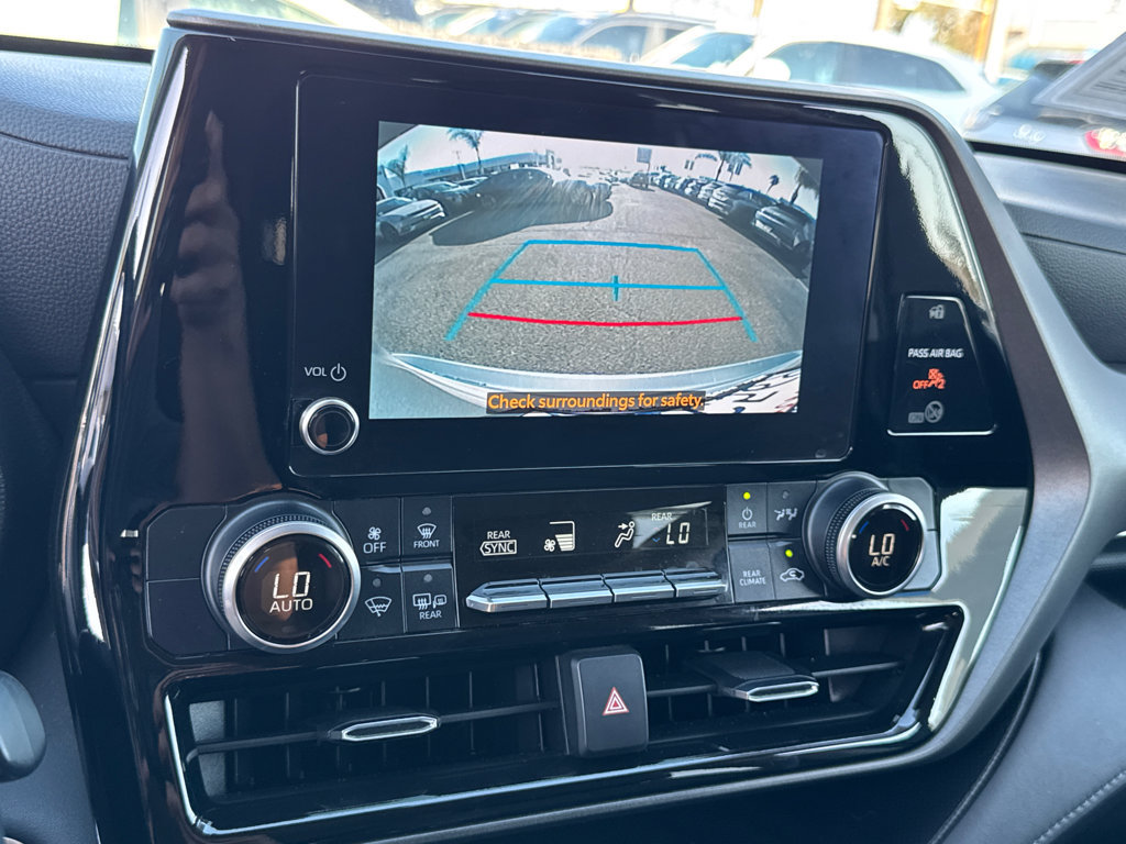 Used 2023 Toyota Highlander LE AWD/4WD image 30