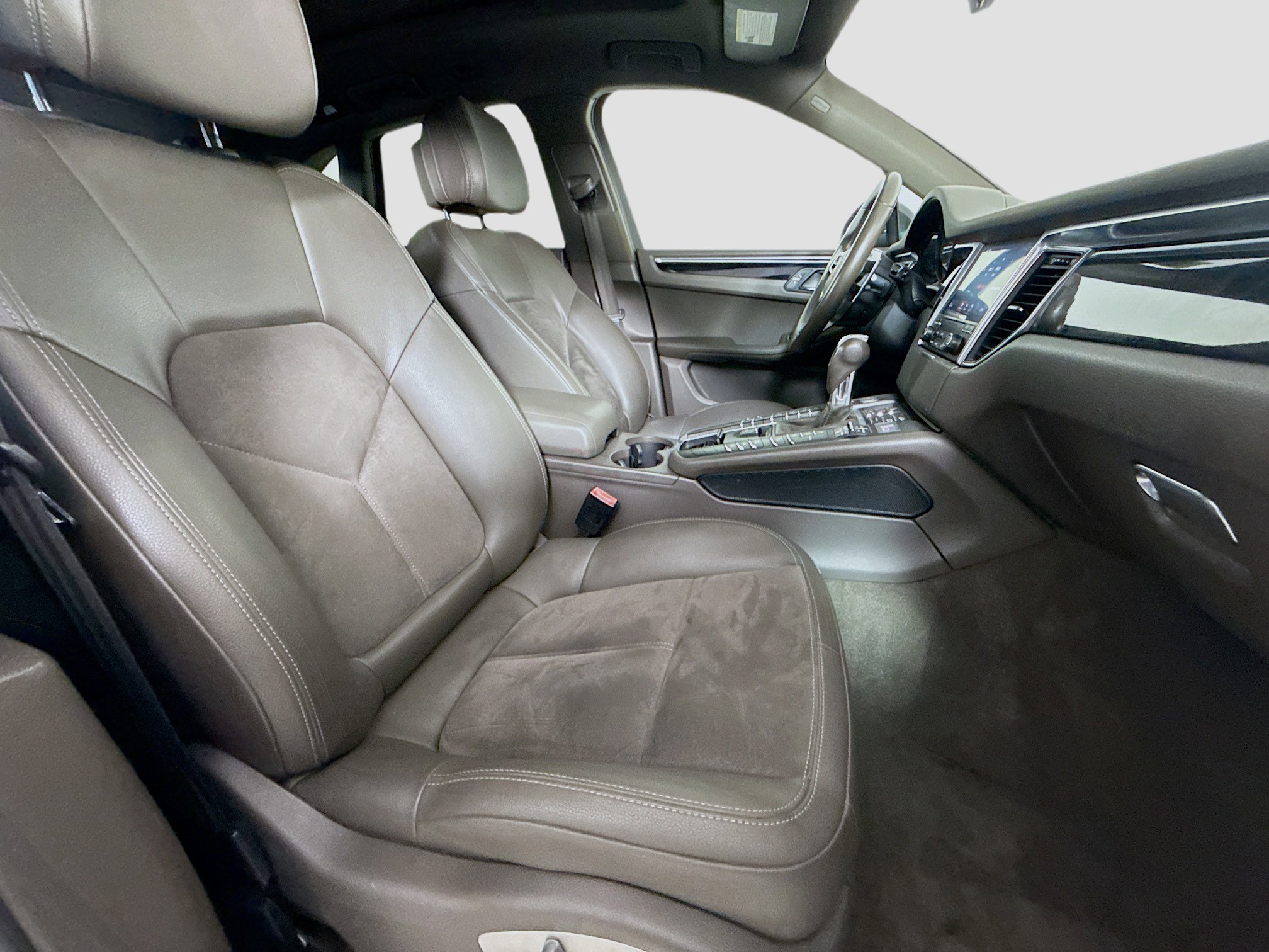 Used 2017 Porsche Macan S image 29