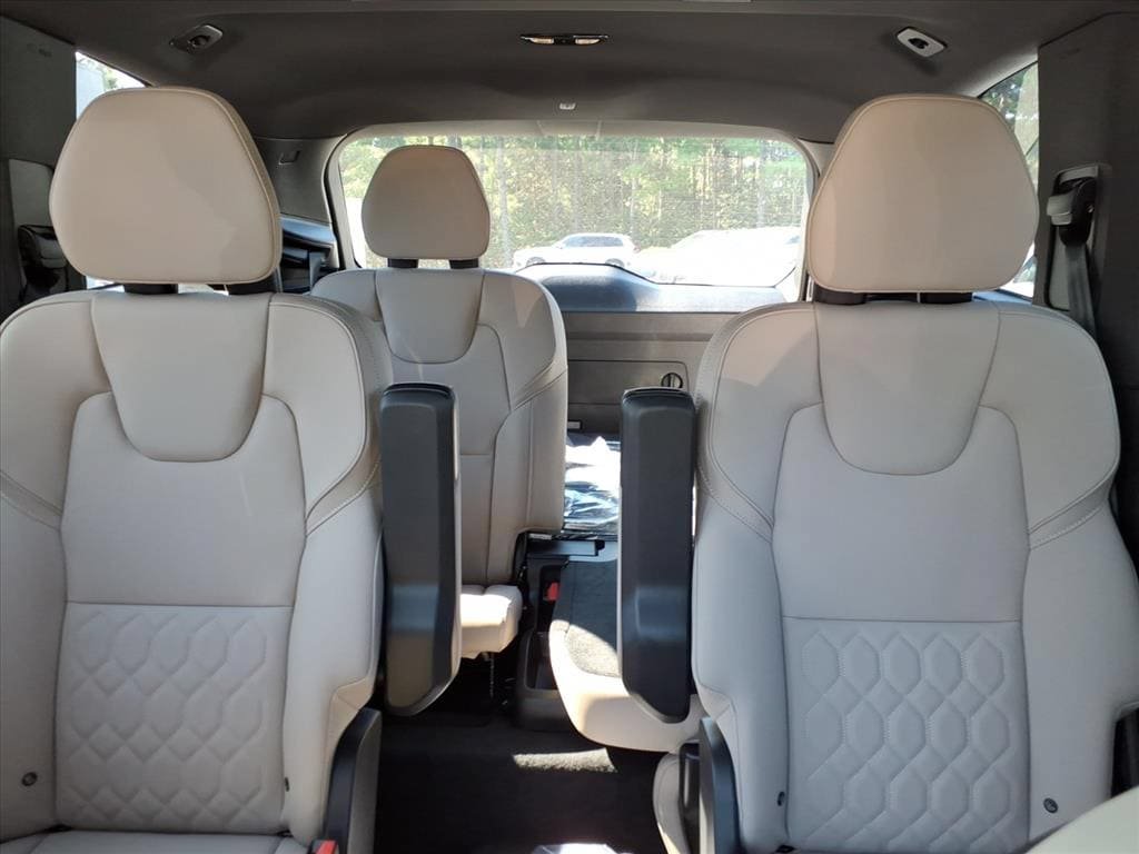 New 2026 Volvo XC90 B6 Plus w/ Protection Package Premier AWD/4WD image 18