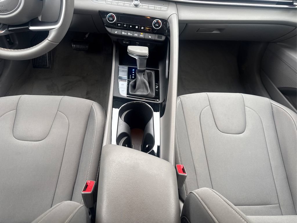 Certified 2025 Hyundai Elantra SEL image 19