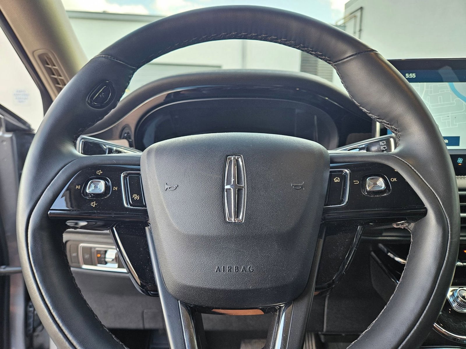 Used 2024 Lincoln Corsair Reserve w/ Towing Package AWD/4WD image 12