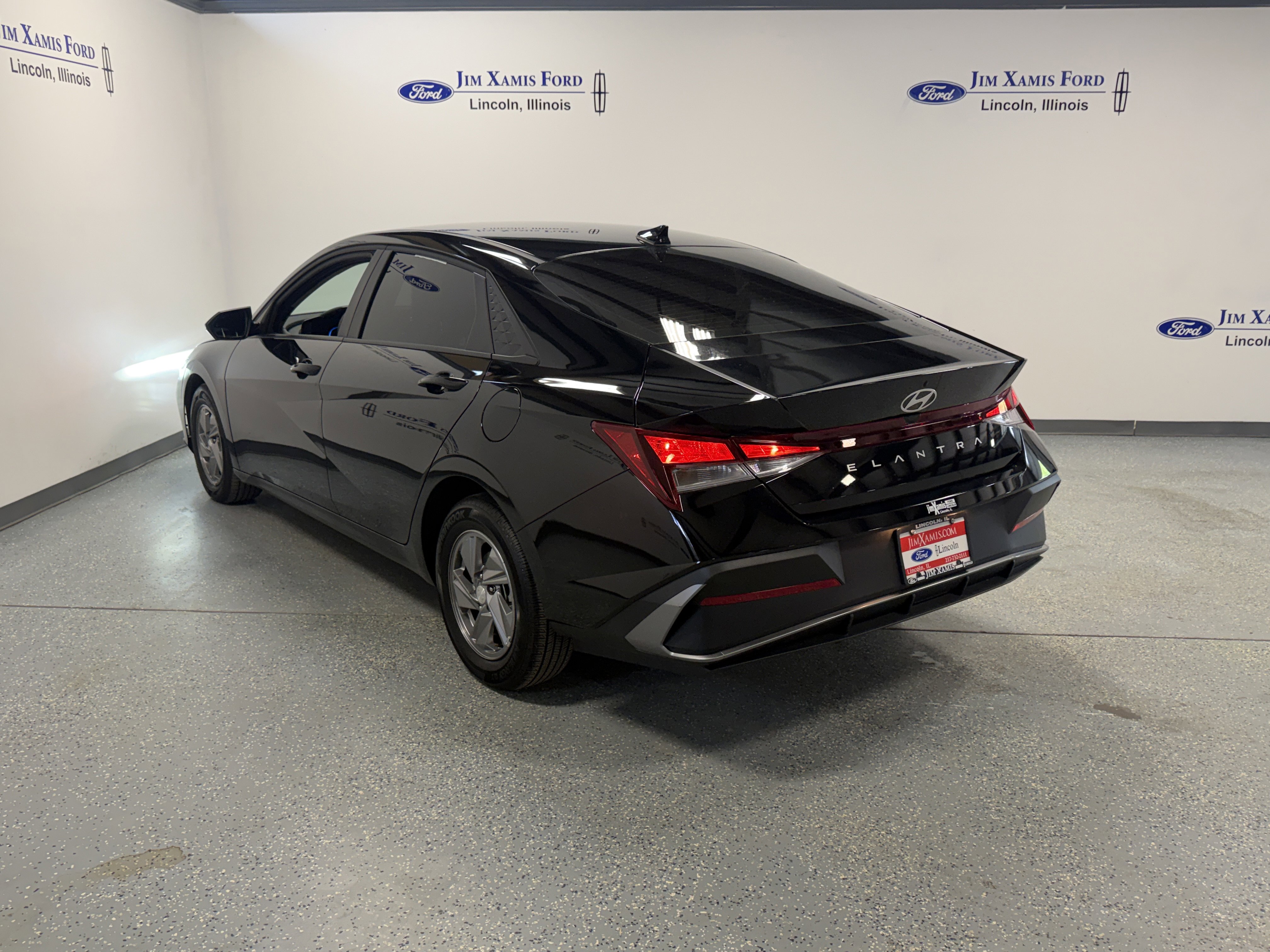 Used 2025 Hyundai Elantra SE FWD image 30