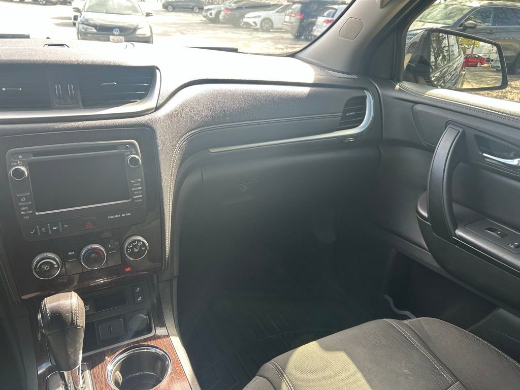 Used 2017 Chevrolet Traverse LT w/ Style and Technology Package image 11
