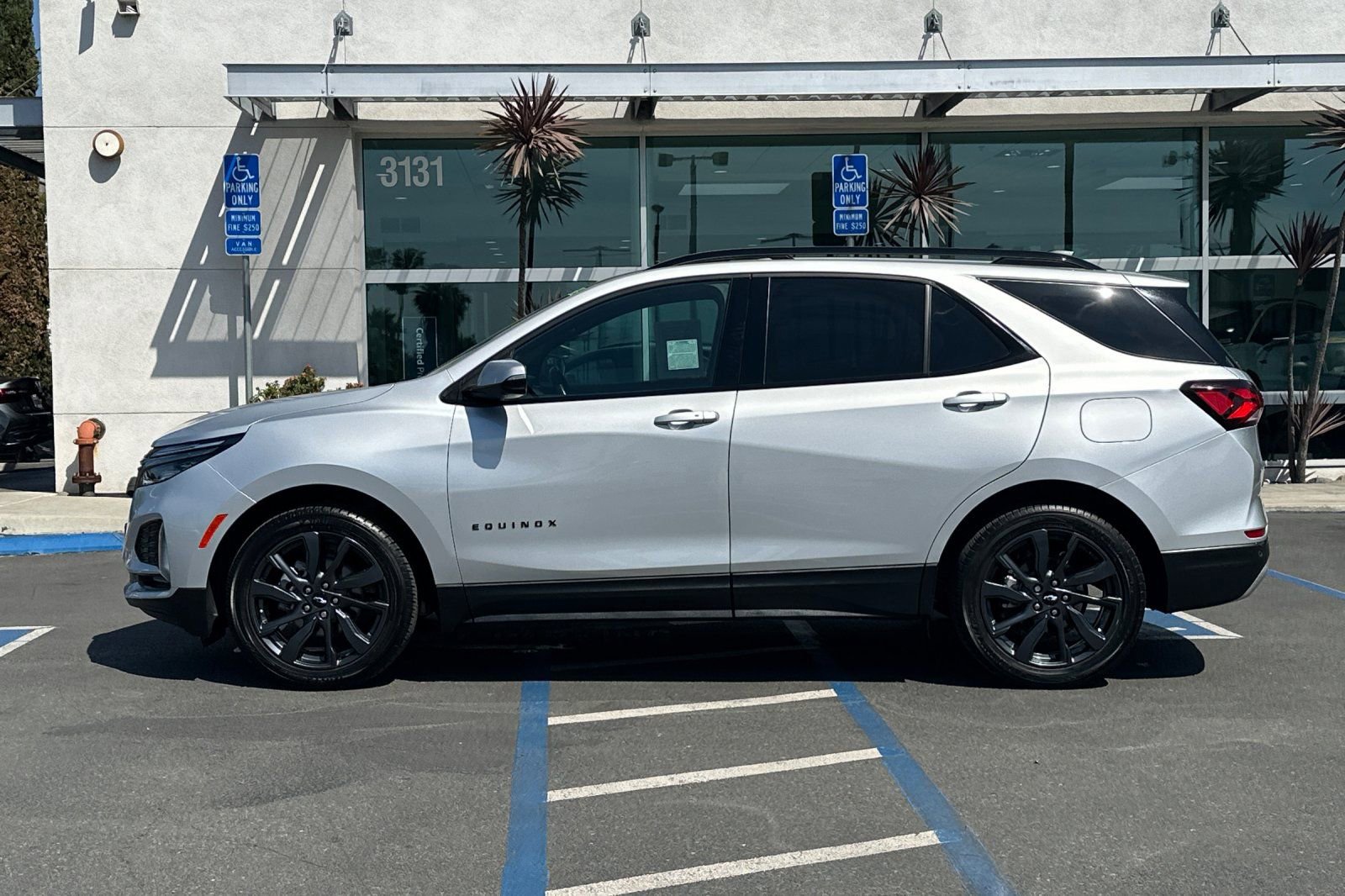 Used 2022 Chevrolet Equinox RS w/ RS Leather Package image 7