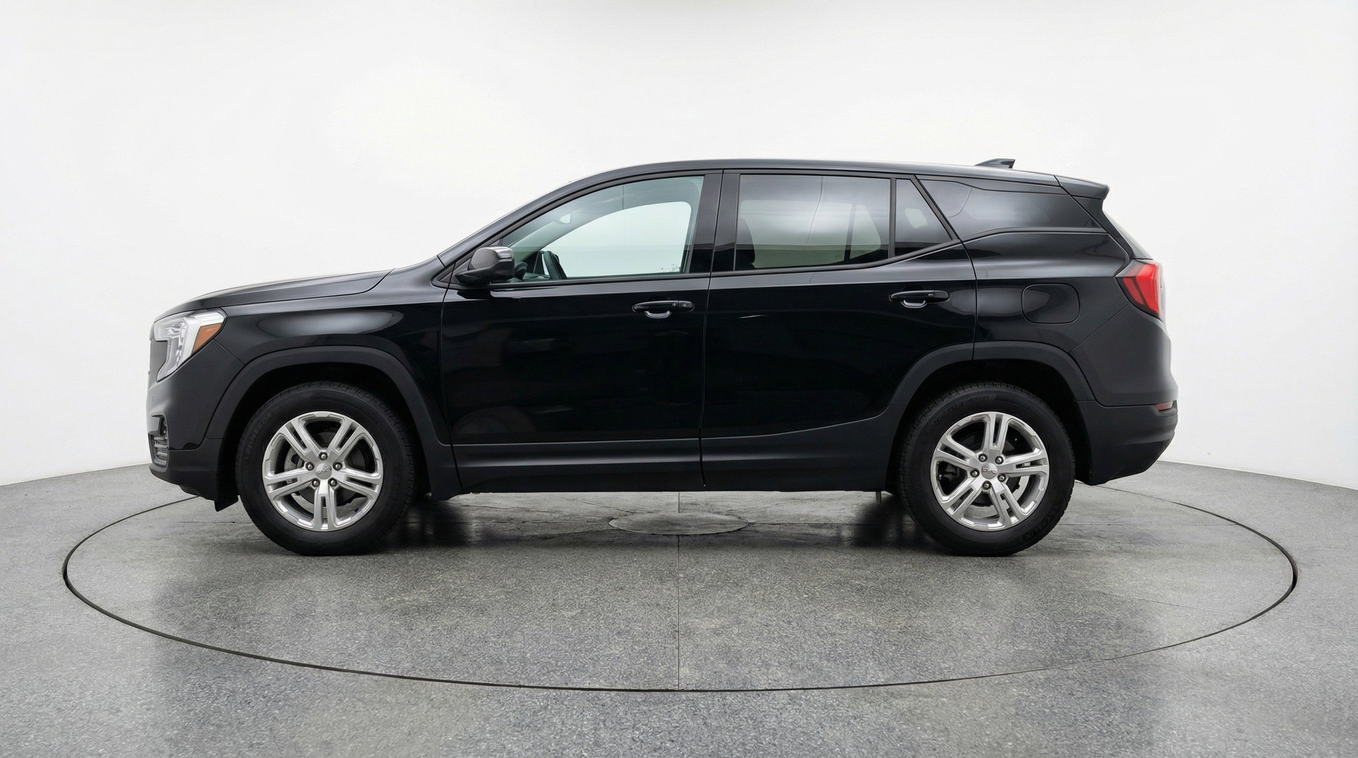 Used 2024 GMC Terrain SLE image 5