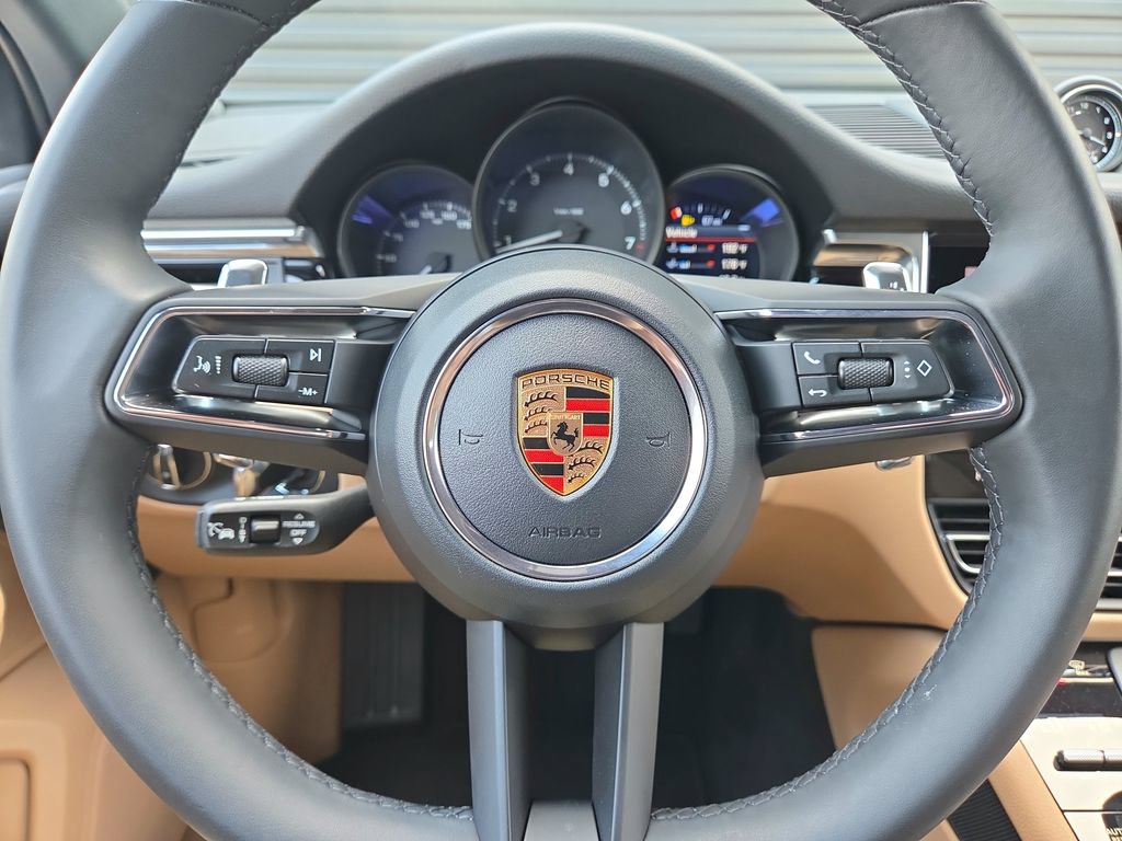 Certified 2026 Porsche Macan AWD/4WD image 9