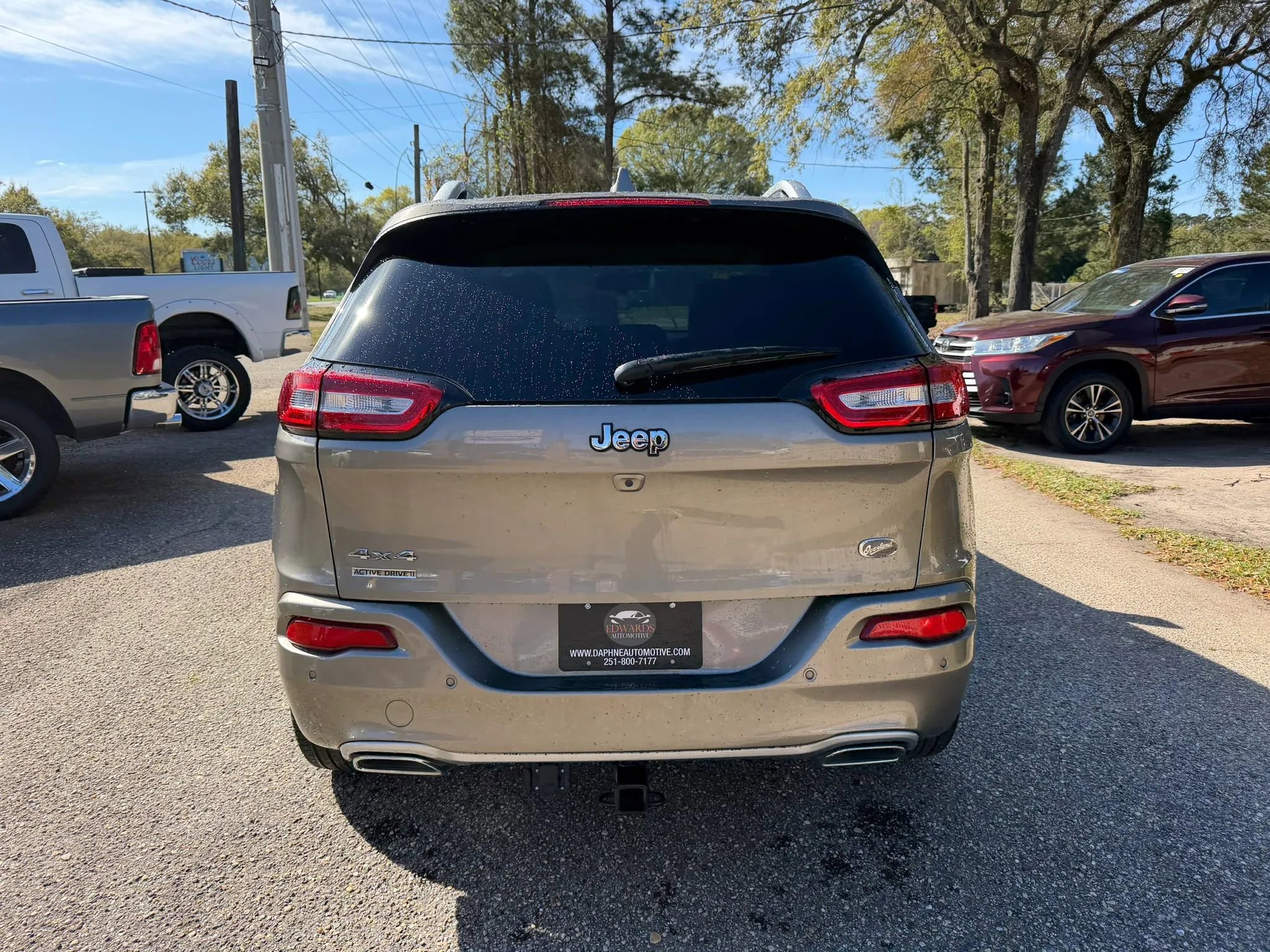 Used 2016 Jeep Cherokee Overland w/ Technology Group image 6