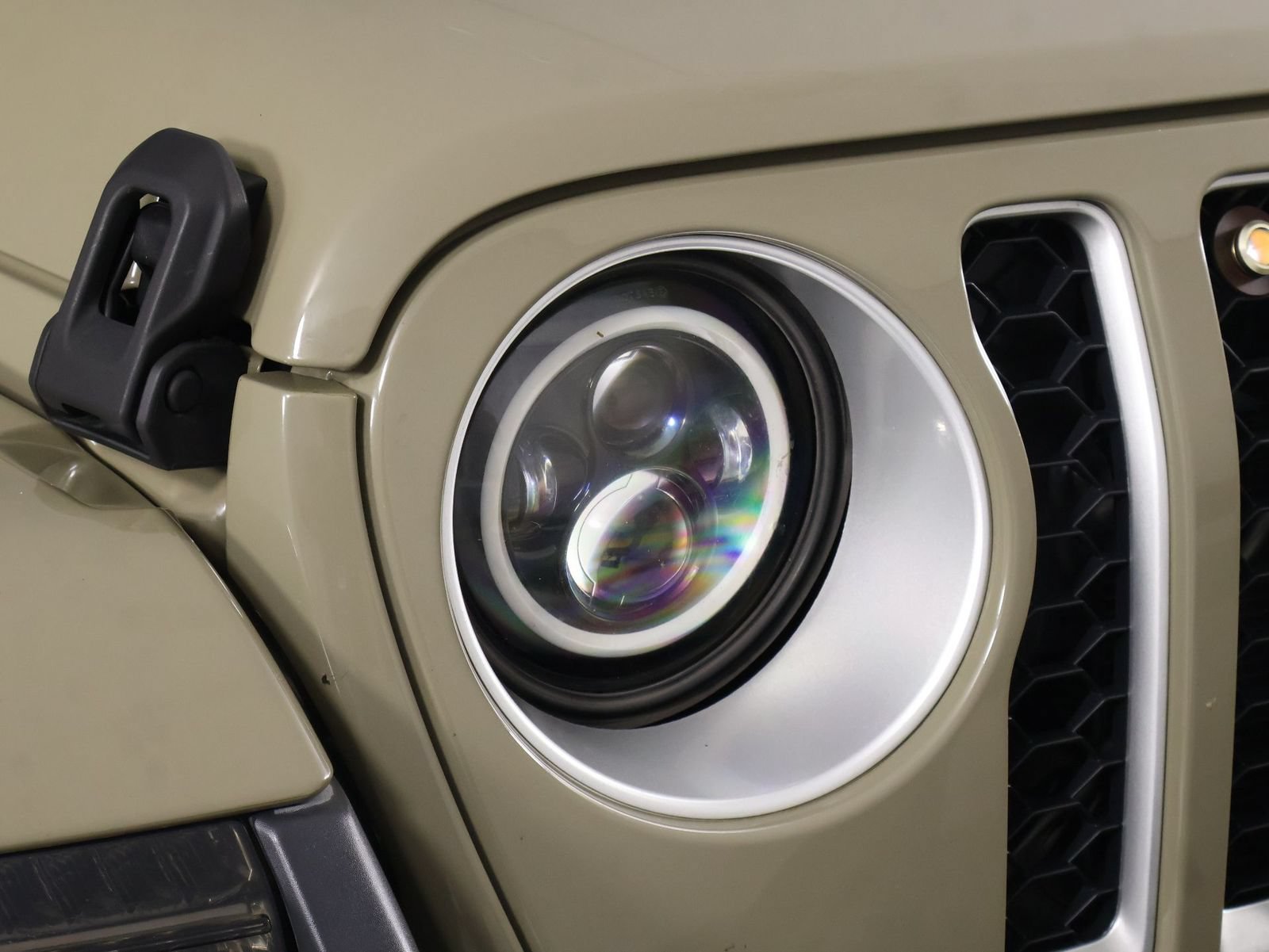 Used 2020 Jeep Gladiator Overland AWD/4WD image 25