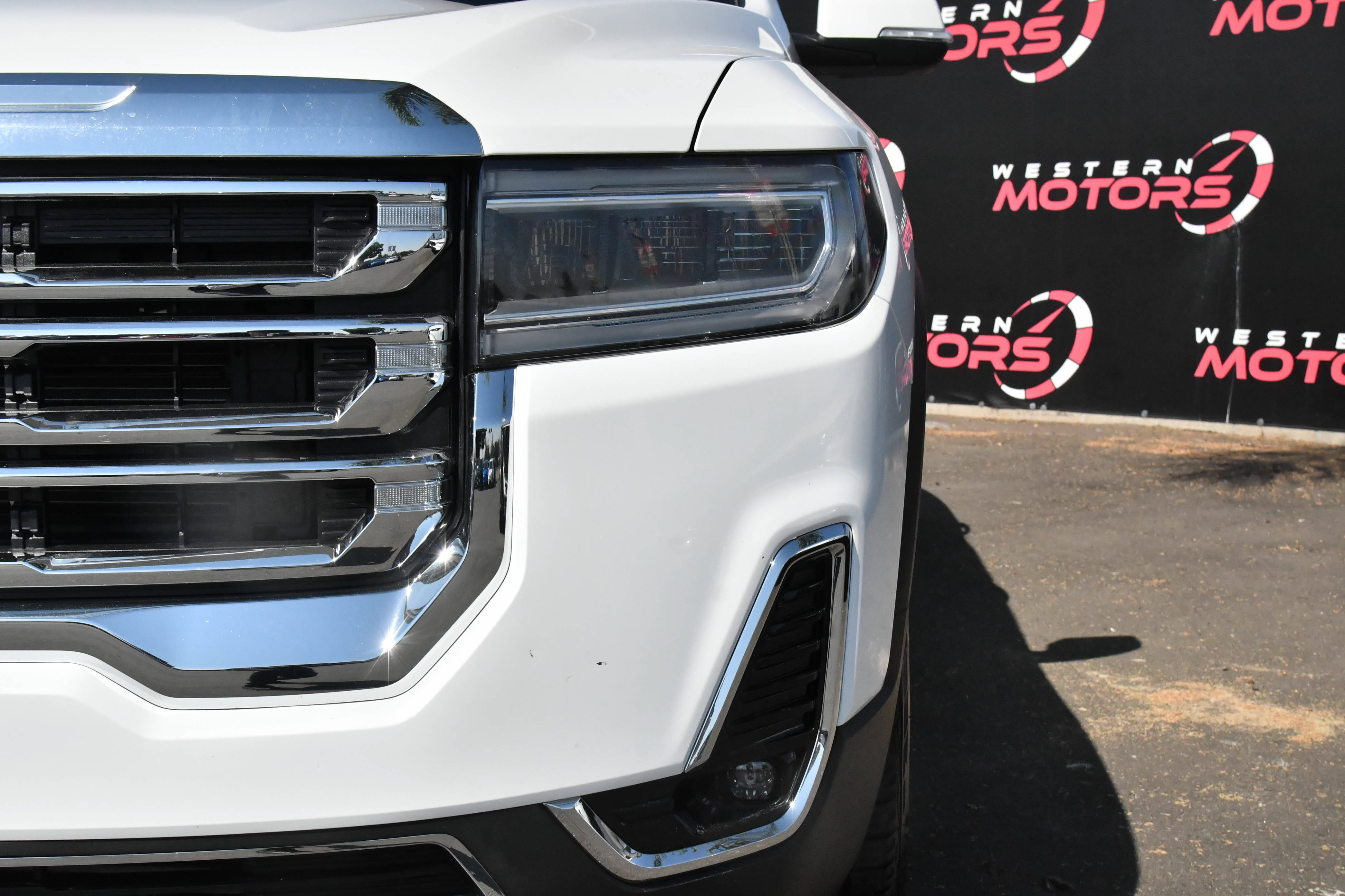 Used 2023 GMC Acadia SLT FWD image 11
