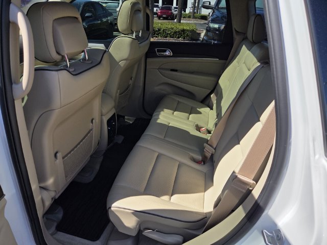 Used 2017 Jeep Grand Cherokee Overland w/ Jeep Active Safety Group AWD/4WD image 10
