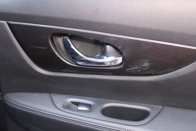 Used 2020 Nissan Rogue SV image 13