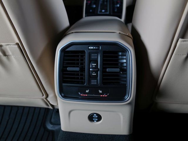 Certified 2026 Porsche Macan AWD/4WD image 26