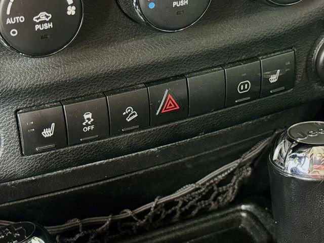 Used 2012 Jeep Wrangler Unlimited Rubicon w/ Connectivity Group image 17