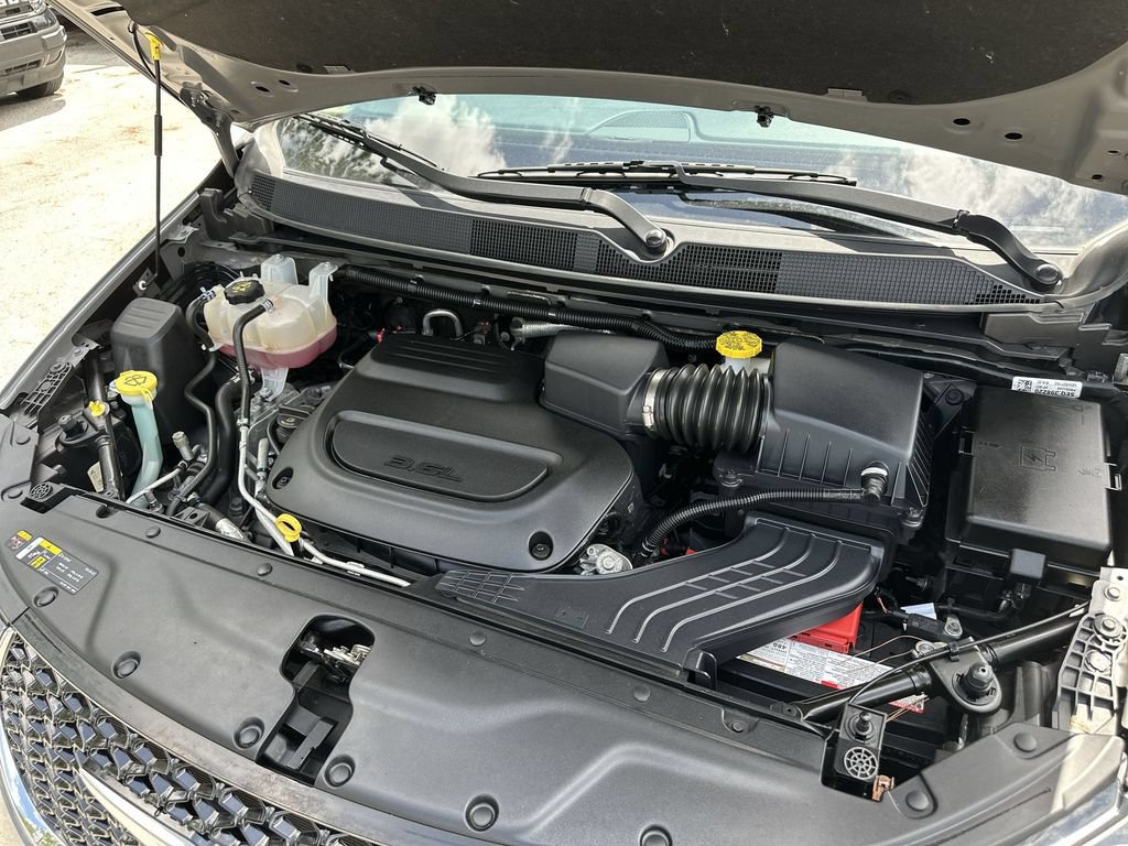 Used 2023 Chrysler Pacifica Limited FWD image 30
