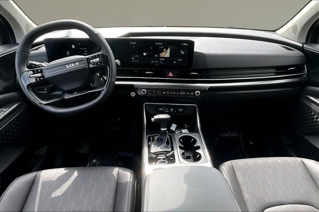 New 2027 Kia Carnival SX FWD image 5