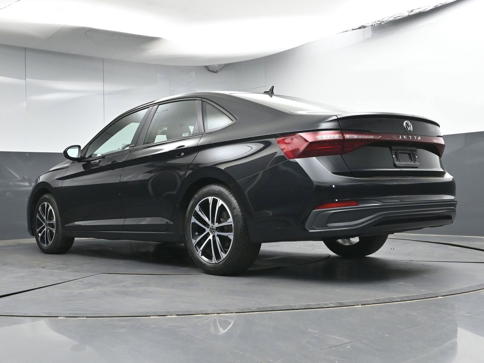 Used 2025 Volkswagen Jetta Sport FWD image 26