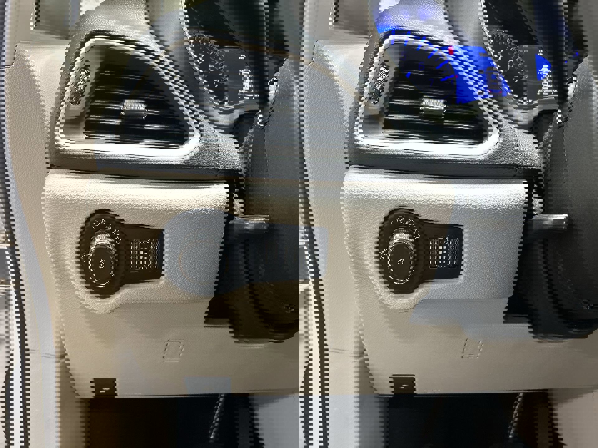 Used 2023 Chrysler Pacifica Touring-L image 20