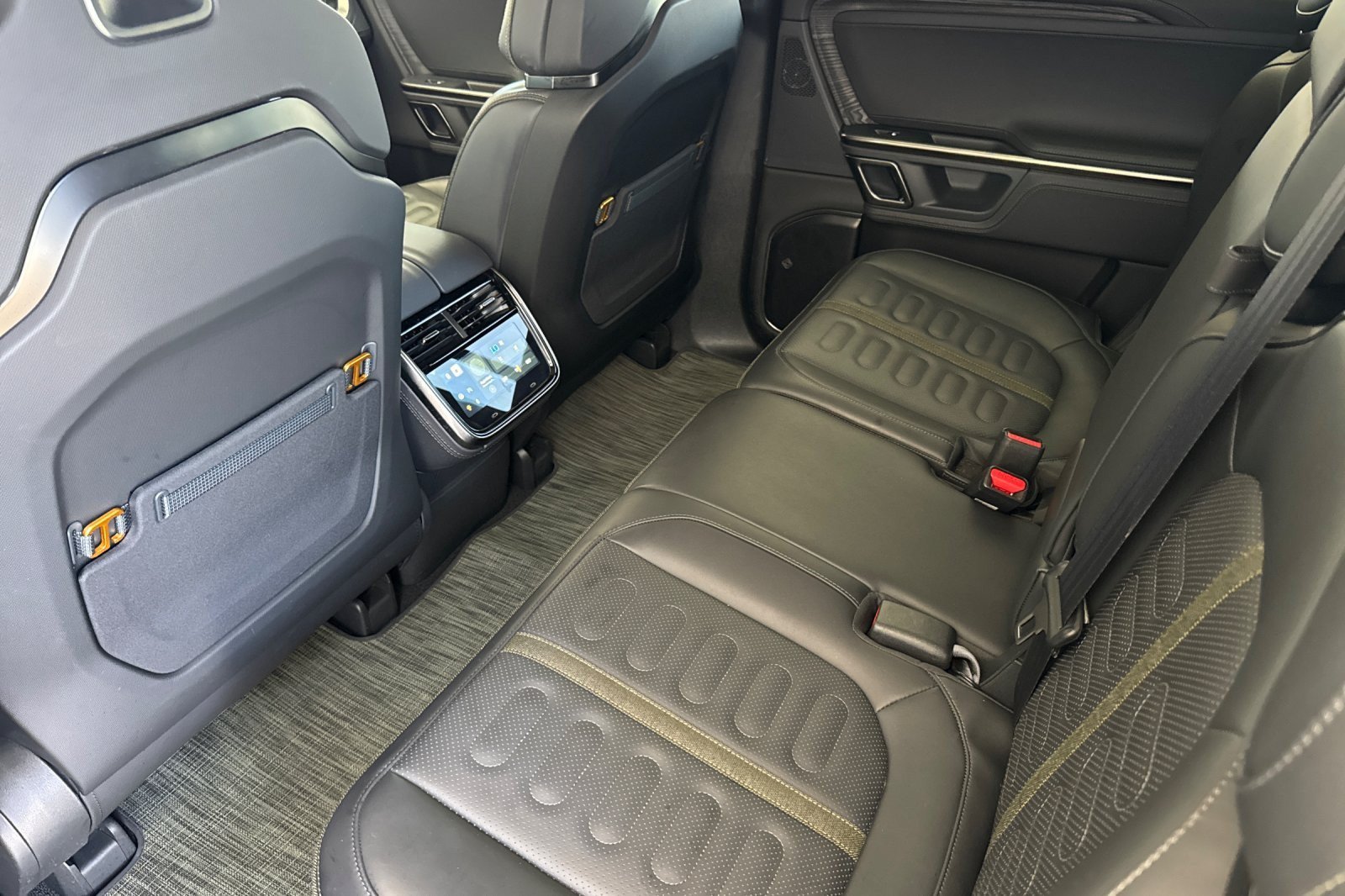 Used 2024 Rivian R1S Adventure AWD/4WD image 11
