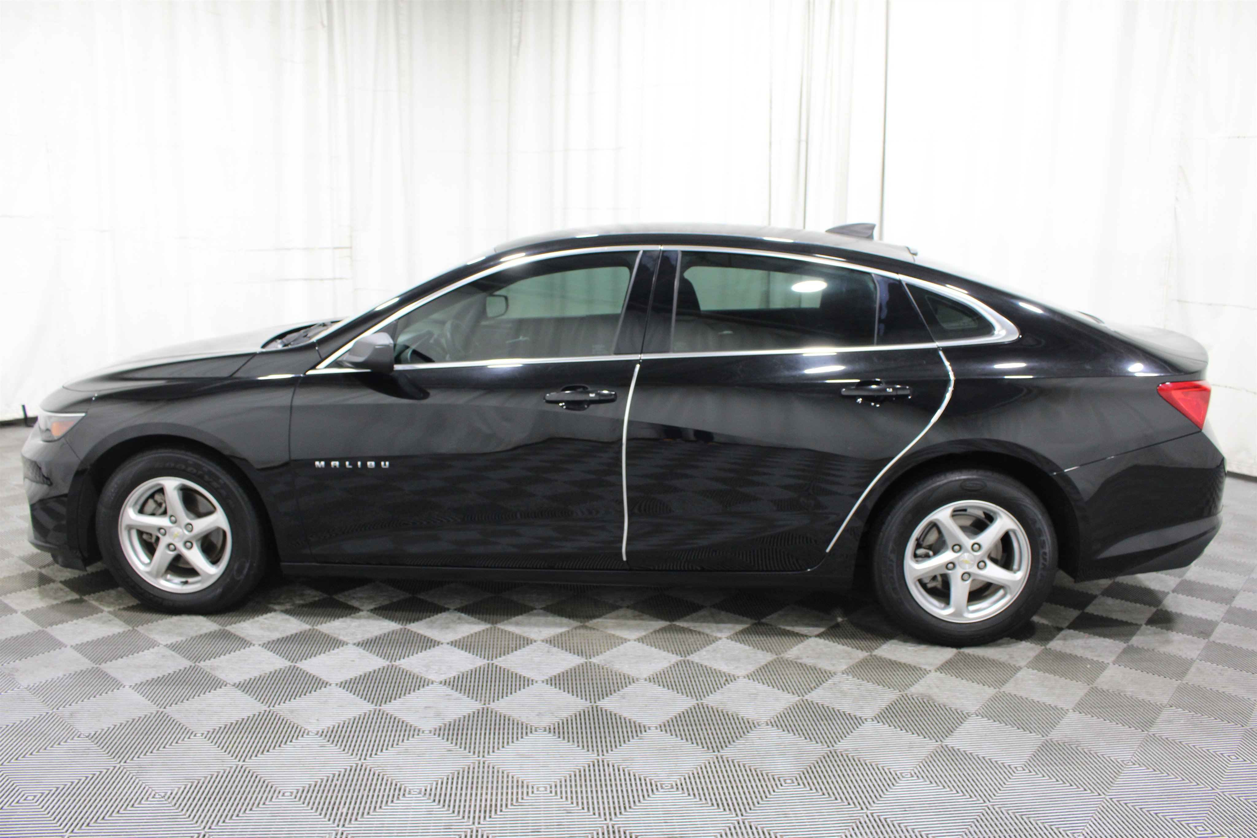 Used 2018 Chevrolet Malibu LS FWD image 32