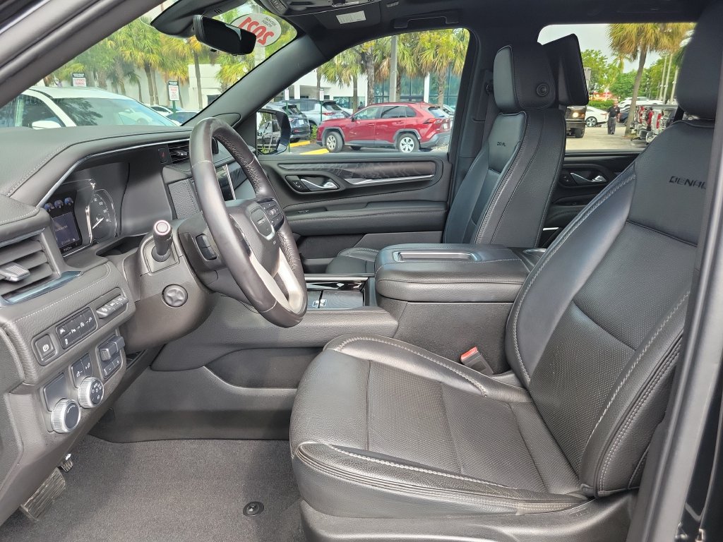 Used 2021 GMC Yukon Denali w/ Denali Premium Package RWD image 26