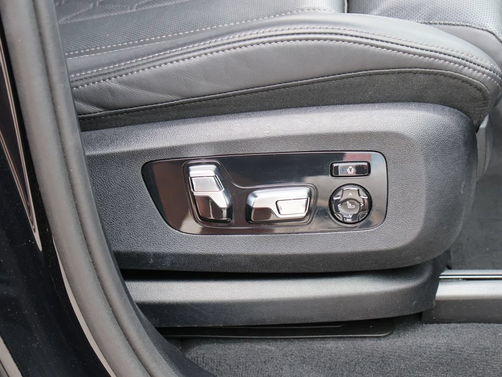 Used 2025 BMW X7 xDrive40i AWD/4WD image 10