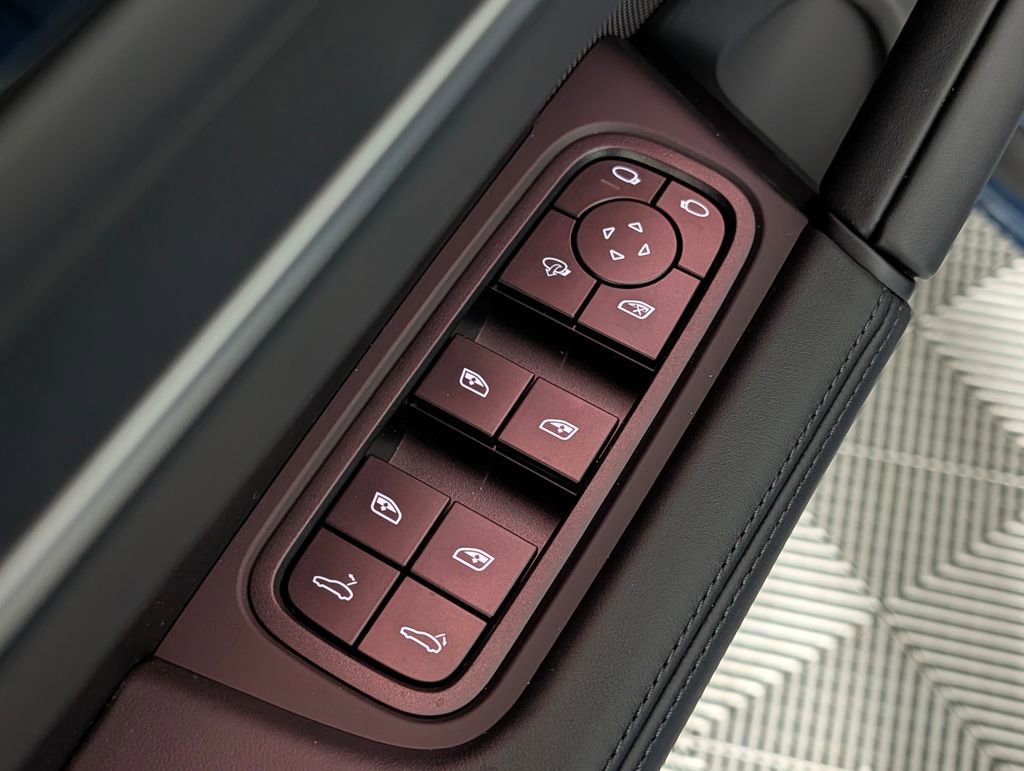 New 2026 Porsche Cayenne GTS image 27