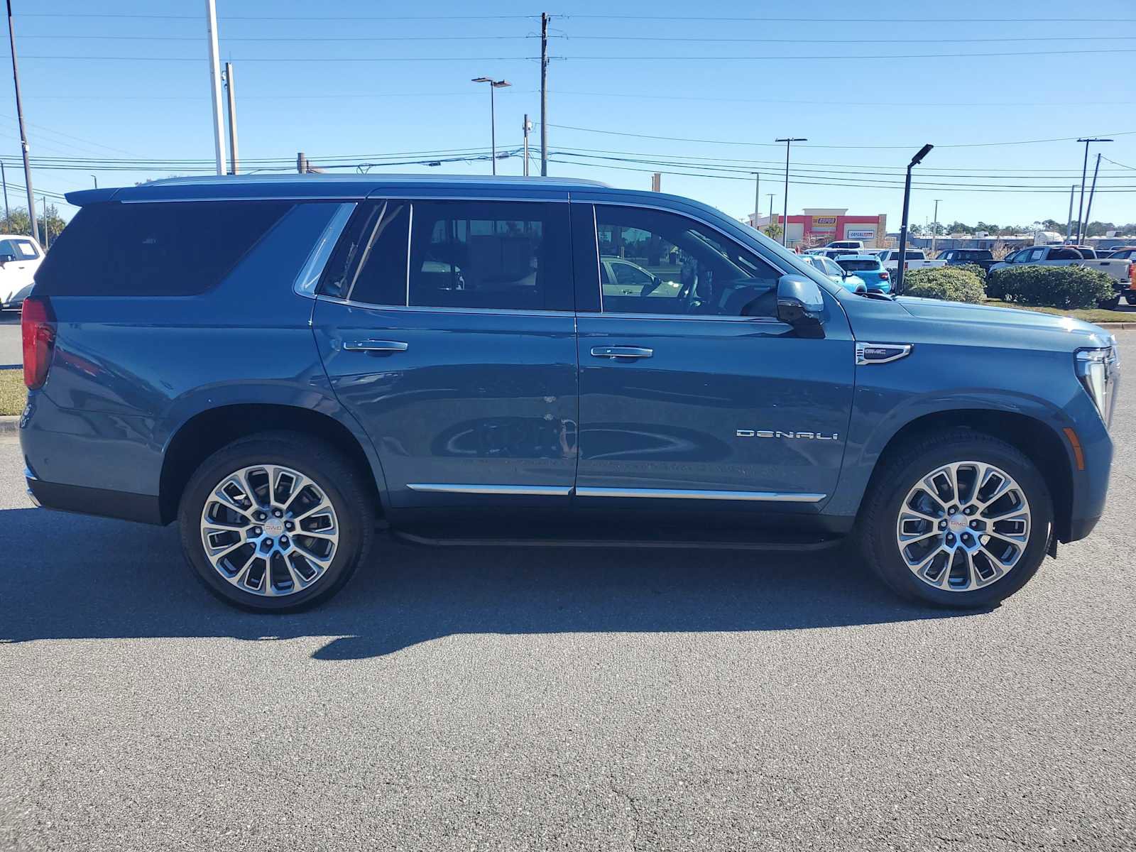 Used 2025 GMC Yukon Denali image 7