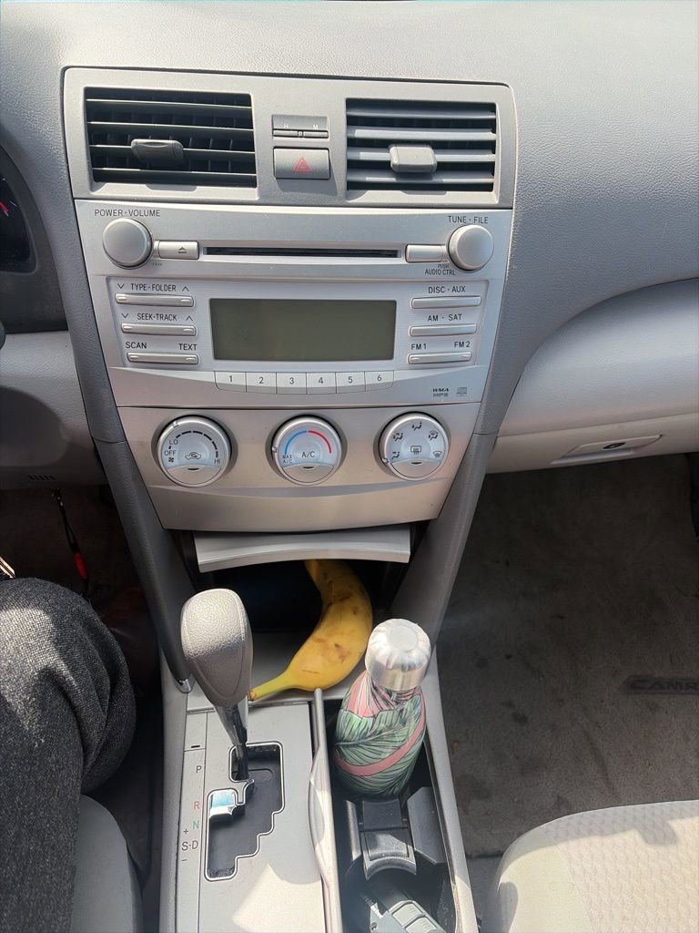 Used 2011 Toyota Camry LE image 11