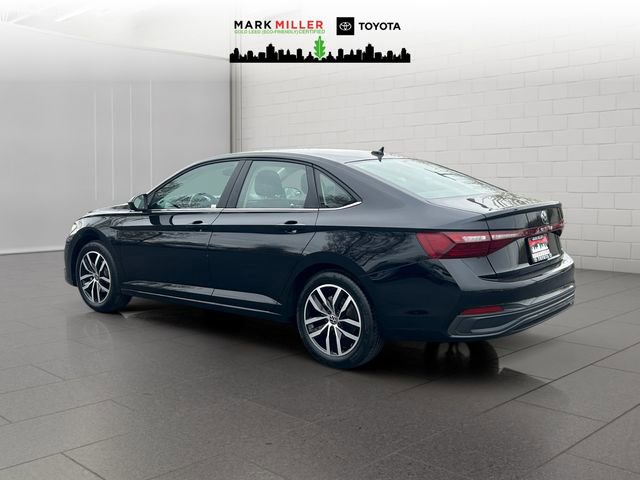 Used 2025 Volkswagen Jetta SE image 3