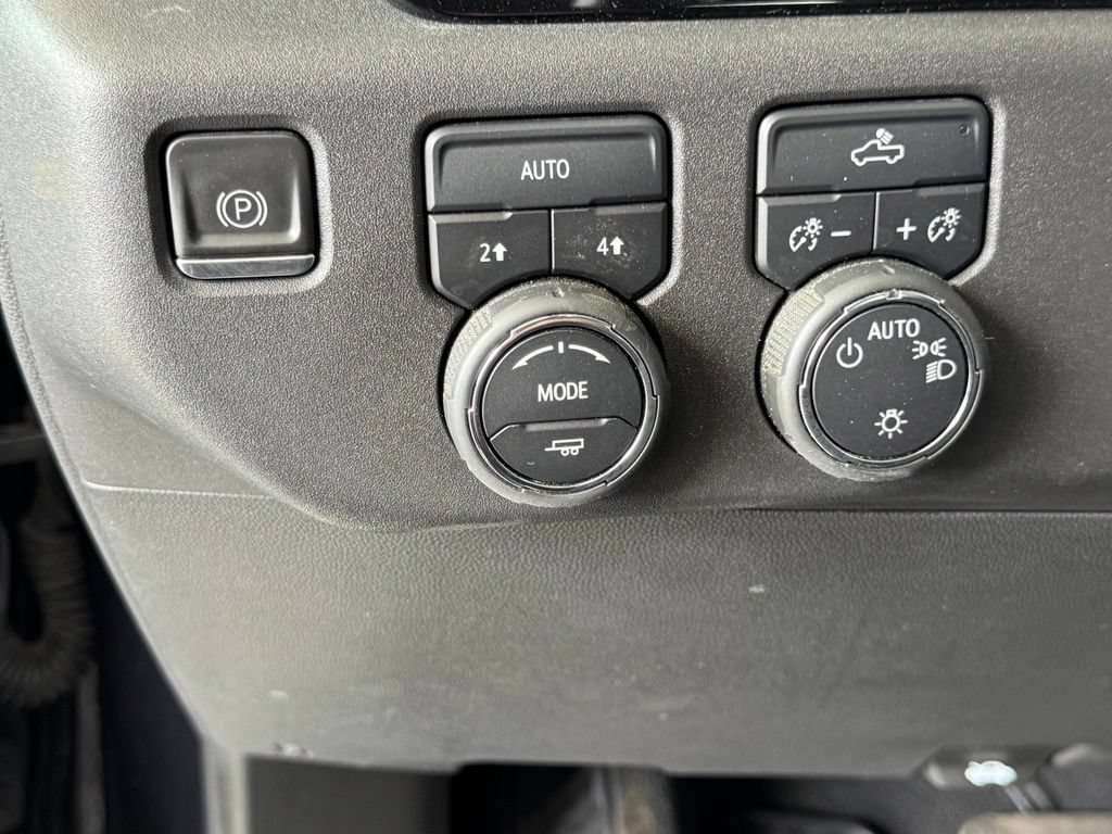 Used 2023 Chevrolet Silverado 1500 LT AWD/4WD image 37