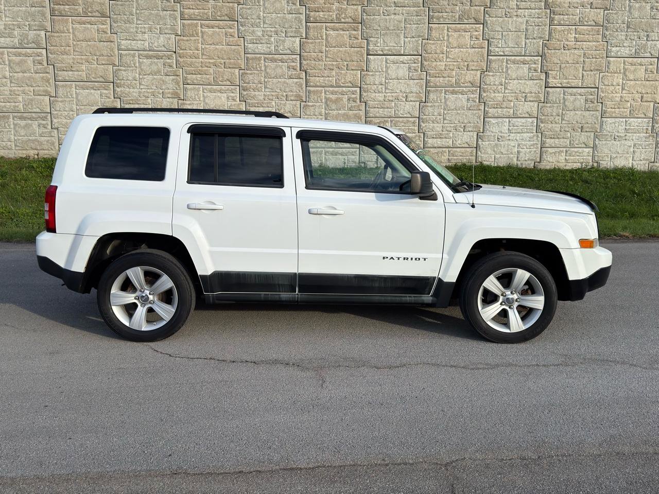 Used 2011 Jeep Patriot Latitude AWD/4WD image 2
