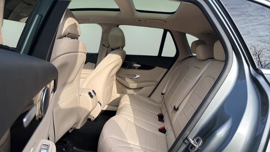 Used 2022 Mercedes-Benz GLC 300 4MATIC image 15