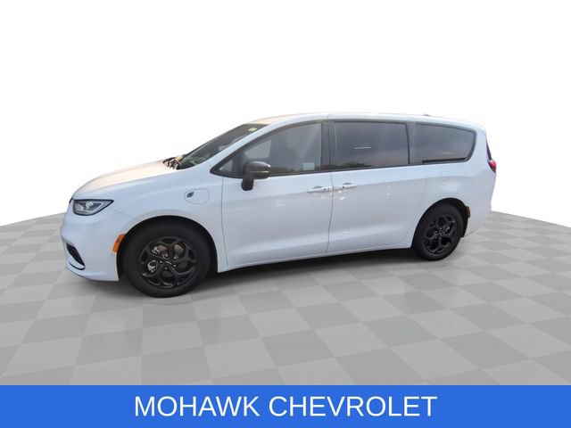 Used 2024 Chrysler Pacifica Limited FWD image 4