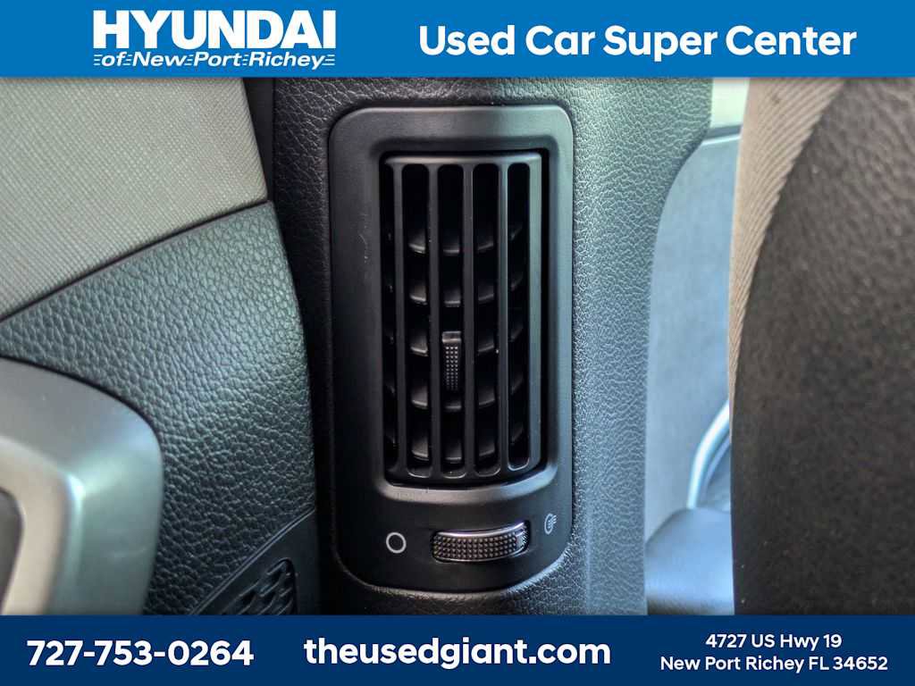 Used 2018 Hyundai Santa Fe SE FWD image 18
