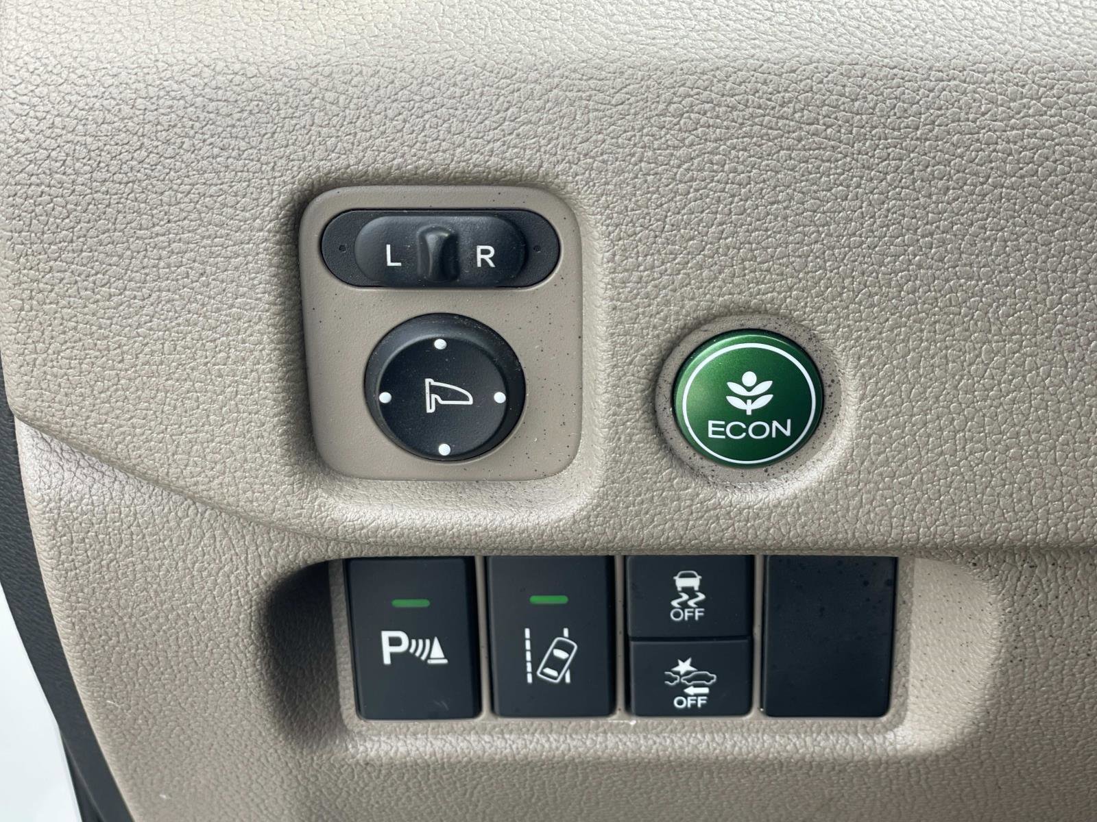 Used 2016 Honda Pilot Touring image 15