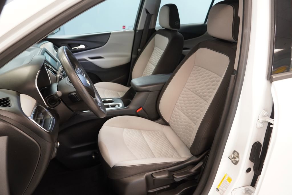 Used 2018 Chevrolet Equinox LS w/ LPO, Blackout Package FWD image 3