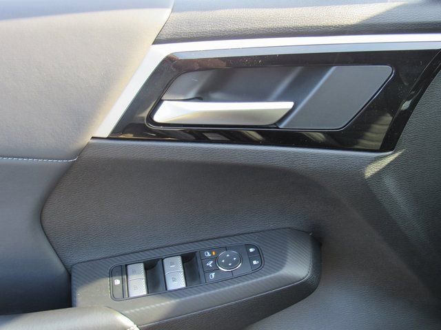 New 2025 Mitsubishi Outlander SE image 12