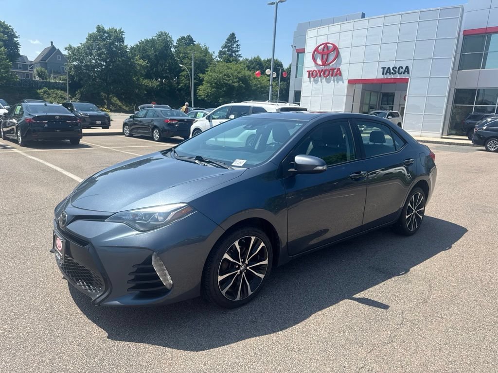 Used 2018 Toyota Corolla XSE FWD image 2