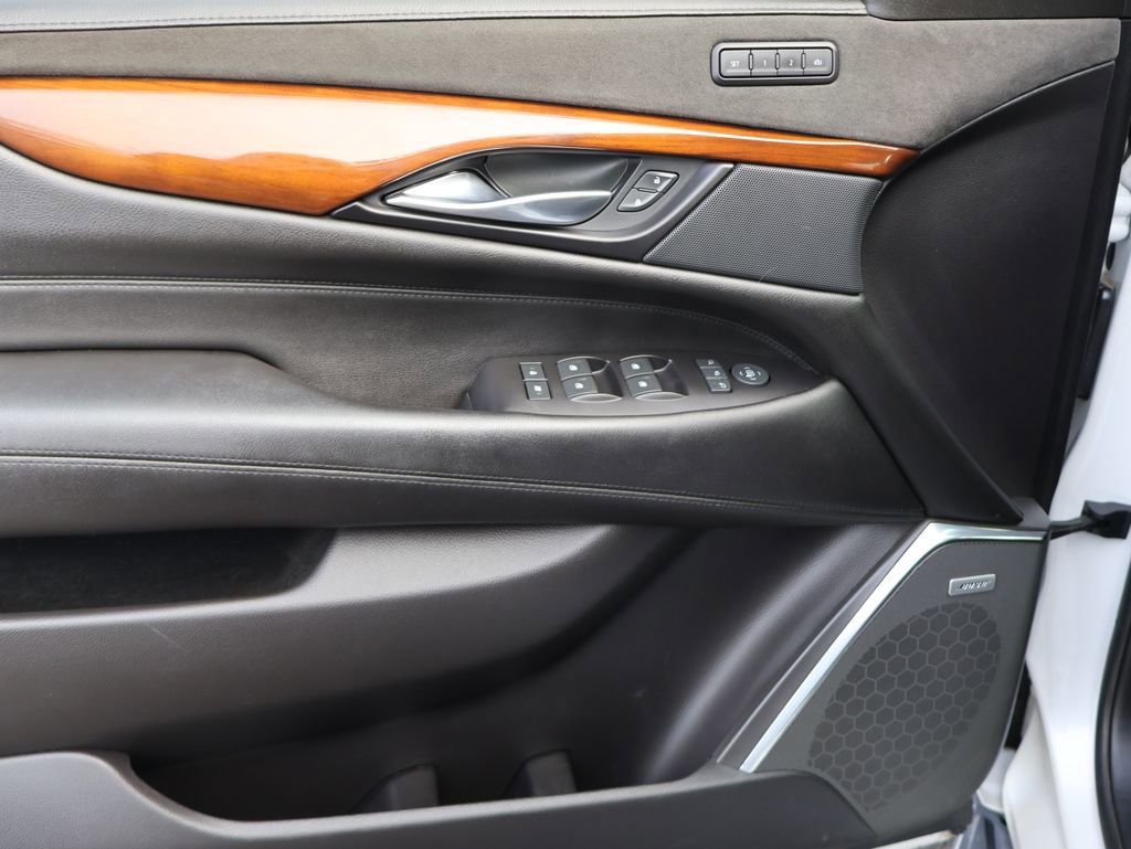 Used 2019 Cadillac Escalade 4WD w/ LPO, Radiant Package image 18