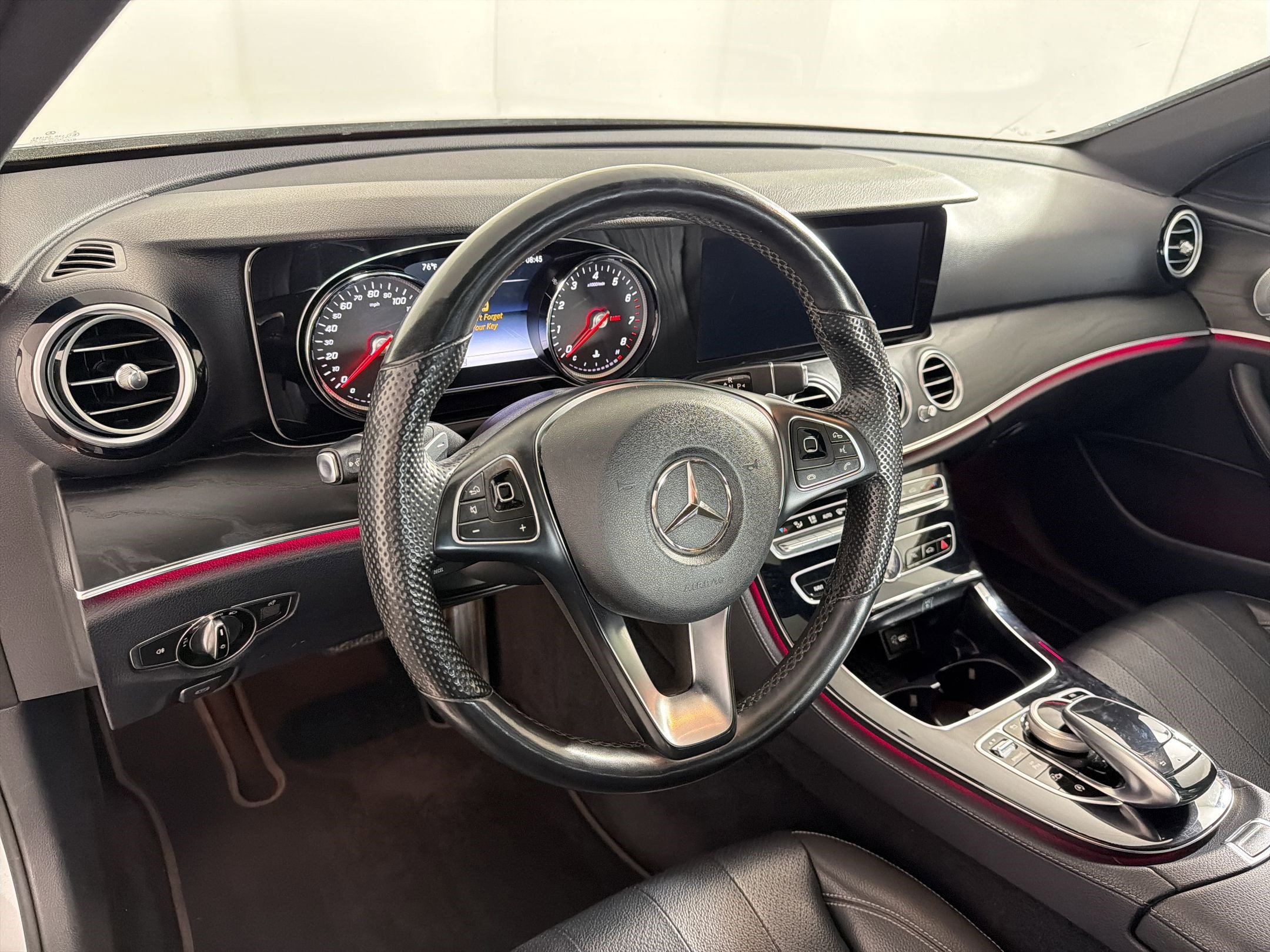 Used 2017 Mercedes-Benz E 300 4MATIC image 4
