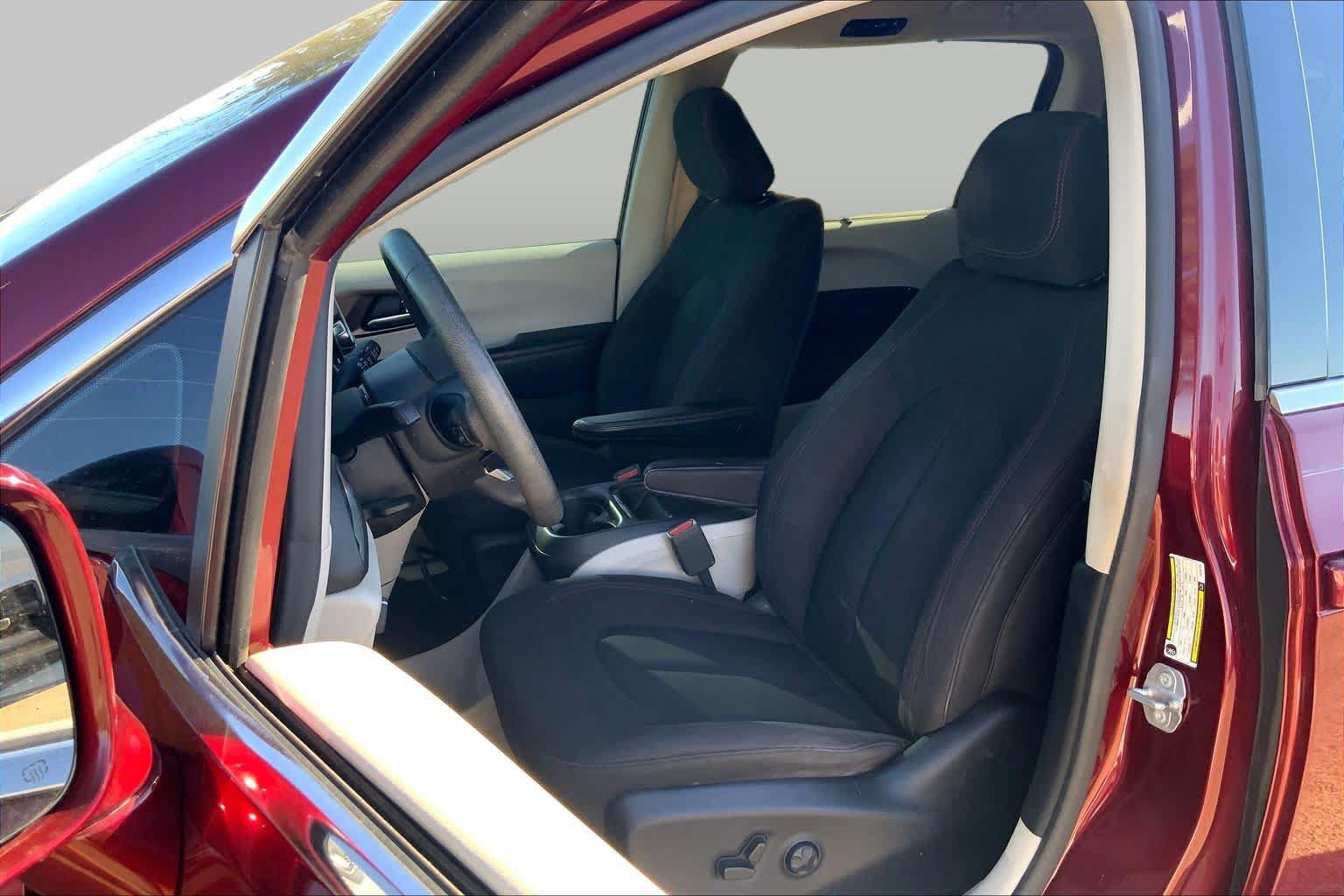 Used 2018 Chrysler Pacifica Touring Plus FWD image 8